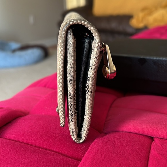 Henri Bendel Wallet-EUC - Picture 5 of 16